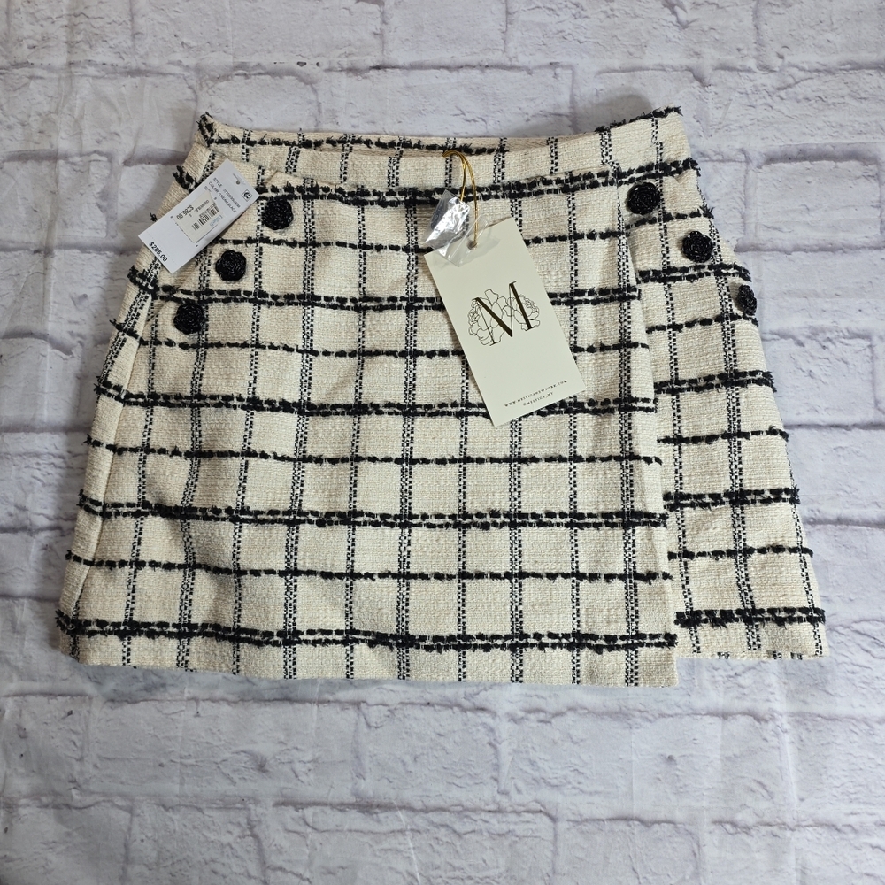 Chic Plaid Mini Skirt in Black and Cream